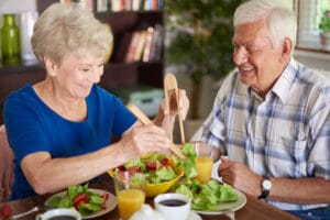Paciente con enfermedad crónica recibiendo orientación en nutrición saludable